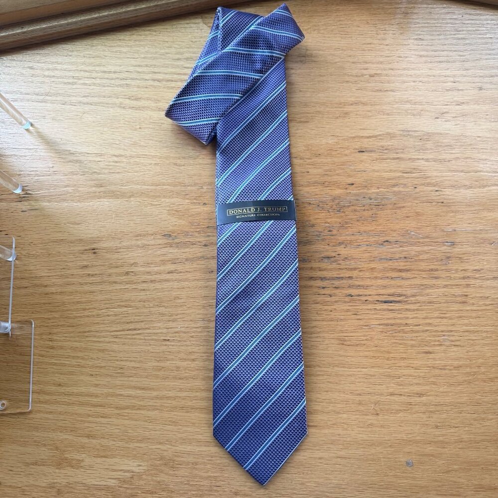 Donald J. Trump Signature Collection Mens Purple Striped Tie Woven Silk